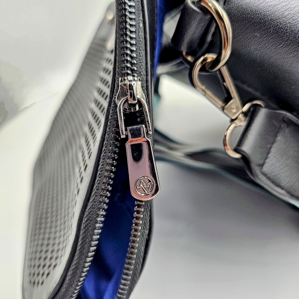 ADRIENNE VITADINNI Black messenger bag with adjustable strap - Picture 8 of 16